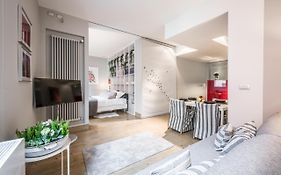 Ab Plus - Via Santo Stefano 74